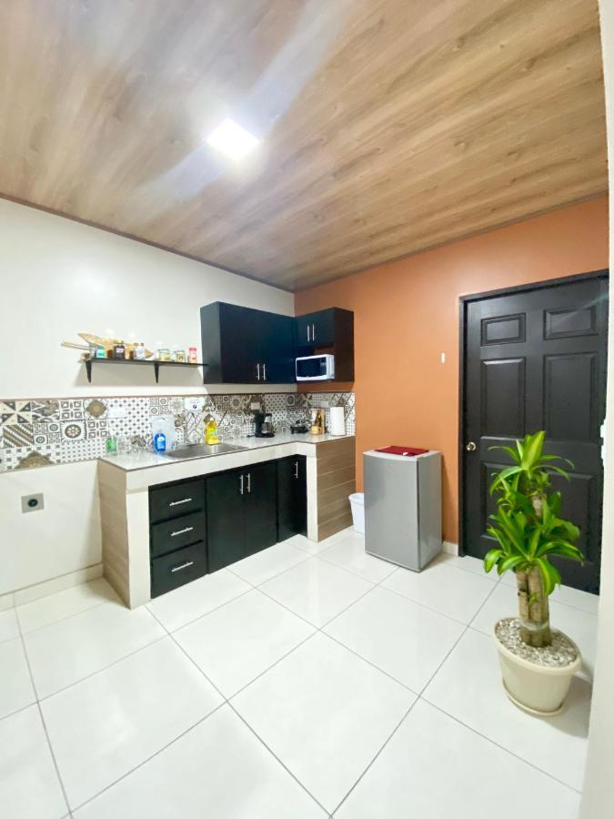 Pura Vida Apartment. 5 Min From Airport Alajuela Buitenkant foto